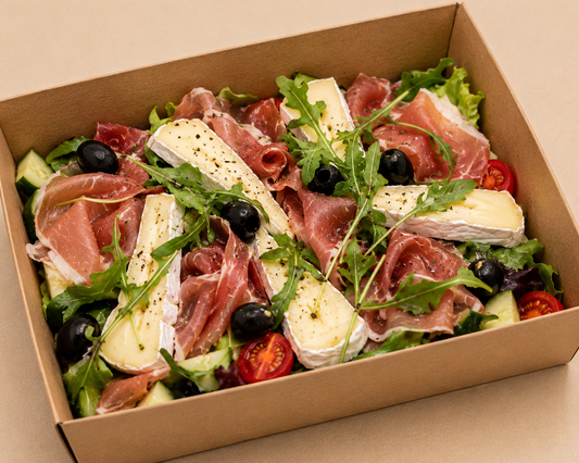 Salat med spekeskinke og brie